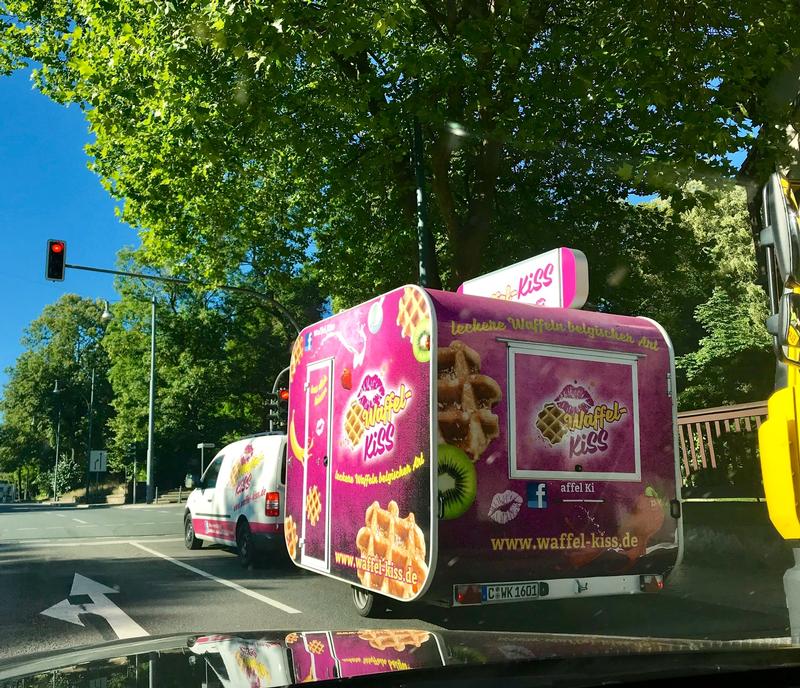 Mobiler-Verkaufswagen-Waffel-Kiss-Chemnitz