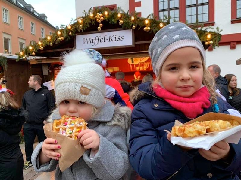 Waffel-Kiss-auf-dem-Weihnachtsmarkt
